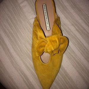 Never Before Worn Gold Bow Tie Flats